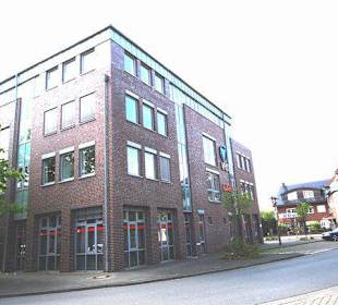 Moderne Geschäftshäuser in der Bahnhofstraße