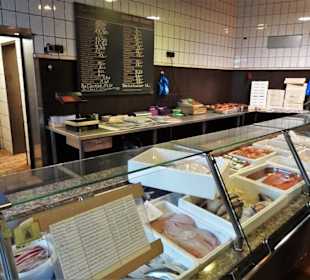 Im Verkaufsraum der Fischräucherei Franke