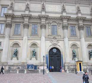 Schloß mit Wachmann