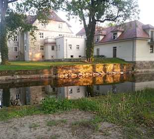 Schloss mit Wassergraben