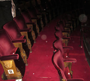 Guter Sitzabstand und steile Abstufung