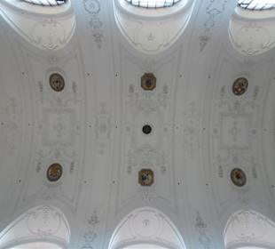 Blick zur Gewölbedecke der Basilika St. Anna