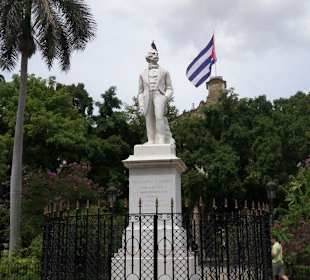 Denkmal auf der Plaza de Armas