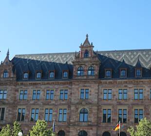Blick zum Neuen Rathaus von Wiesbaden
