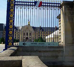 Hier Taschenkontrolle