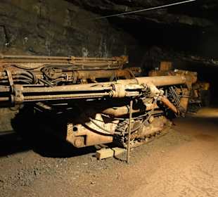 Alte Bohrmaschinen im Bergwerk