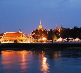 Königspalast bei Nacht