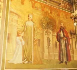 Im inneren der großen Kirche