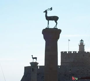 Einfahrt zum Mandraki Hafen