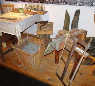 Heimarbeitsplatz in der Schiefertafelherstellung