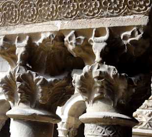 Kapitelle der Säulen des Kreuzganges