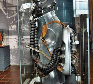 Taucheranzug aus grauer Vorzeit