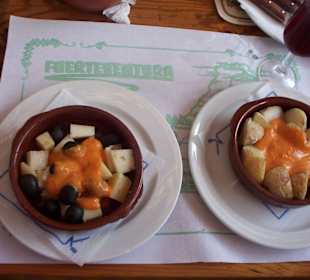 Käse und Karoffeln mit Mojo-Sauce