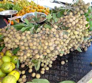 Rundgang über den Petit Marché von Saint-Denis