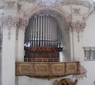 Alte Orgel an der Seite
