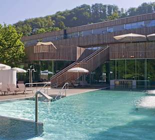 Außenpool im Sommer