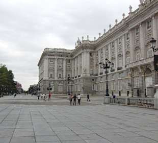 Palast von der Straßenseite aus