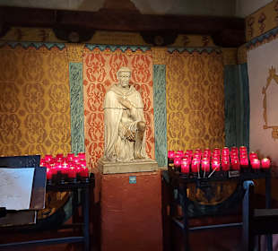 Seitenkapelle mit Statue von St. Peregrine