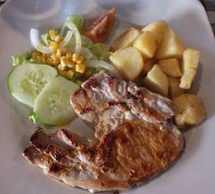 Hauptgericht im Restaurant El Horno in Villaverde