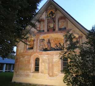 Die sehenswerte Fassade der Seelenkapelle