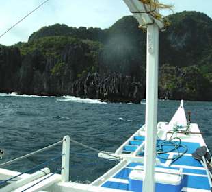 Kalkstein Inseln überall im Bacuit Archipel
