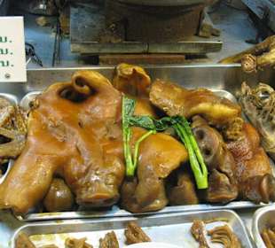 Köstlichkeiten auf dem Nachtmarkt