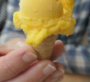 Ein kleines Eis als Zugabe zum Kaffee im „danz11“