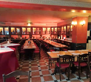 Blick in die Gasträume des Restaurants XII Apostel