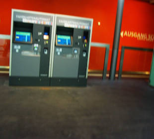 Kartenverkauf Automaten oder Schalterbetrieb 