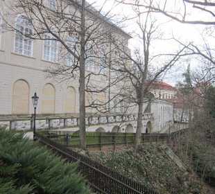 Auf dem Weg zum Eingang