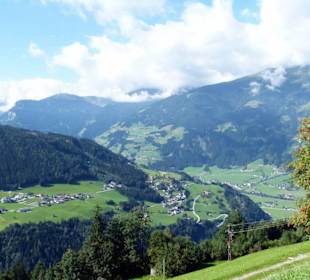 Blick vom Enzianhof auf Zell am Ziller