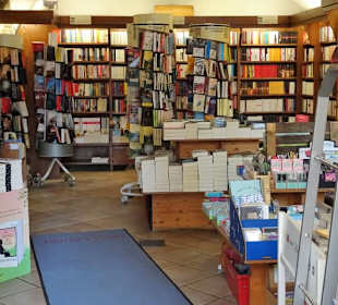 Blick in die Verkaufsräume der Buchhandlung