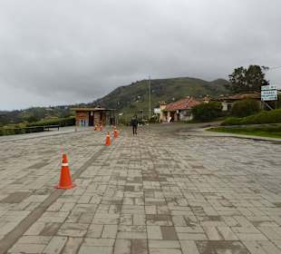 Parkplatz vor der Ruinenanlage