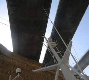 Unter den Brücken des Kanals von Korinth