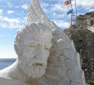 Ahnt er da bereits etwas