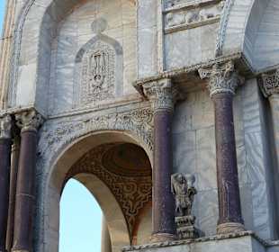 Außenfassade von der Basilica San Marco 
