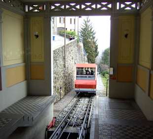 Standseilbahn über der Citta Alta