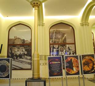 Wystawa PKP w nawie bocznej.