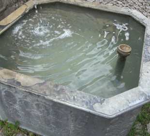 Brunnen am Rathaus Undingen