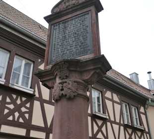 Am Platz der Fischerzunft mit der Zobelsäule