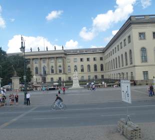 Mit der 100 durch Berlin