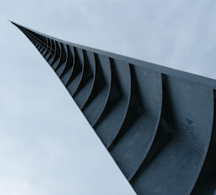 Iglica przed Halą Stulecia.