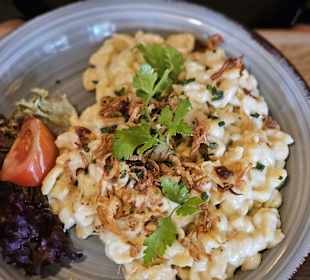Allgäuer Käsespätzle mit Salat 14,80 €