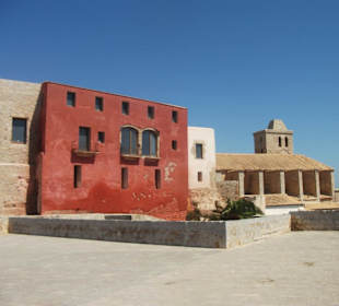 Gebäude auf der Plattform