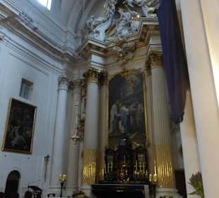 Visitantinnen-Kirche mit Hauptaltar