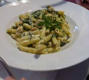 Abendessen im Pędzący Królik: Pasta mit Spinat