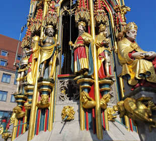 Detailansicht des Schönen Brunnens