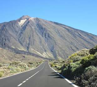 Wir fahren a uf den Teide zu