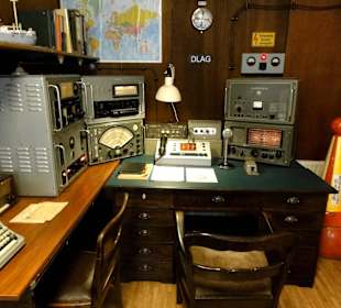 In der Funkkabine eines Schiffes