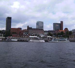 Blick auf St.Pauli, rechts alter Elbtunnel